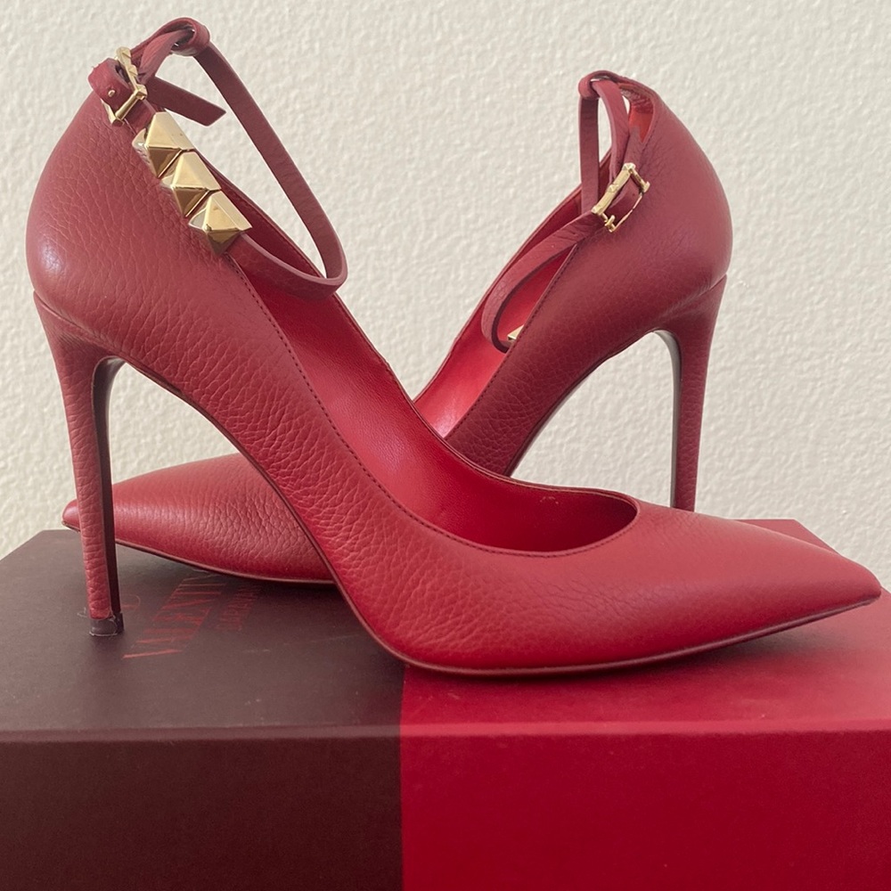Valentino rockstud pump